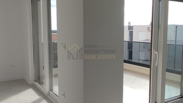 VODICE, NEUES GEBÄUDE, ZWEIZIMMERWOHNUNG IM 2. STOCK, MEERBLICK