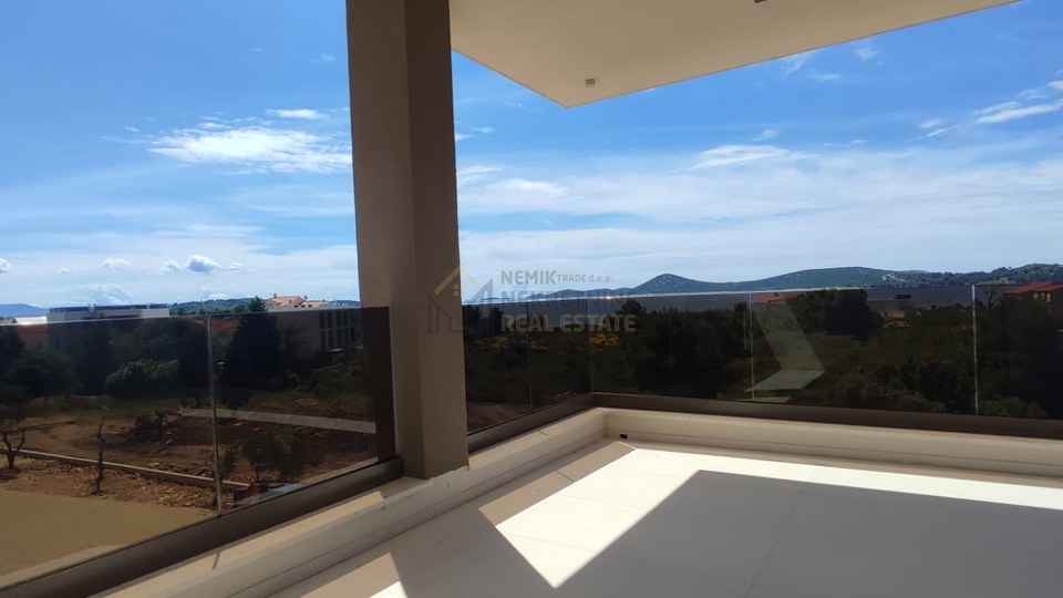 Vodice, novi stan sa pogledom na more i dva parkirna mjesta