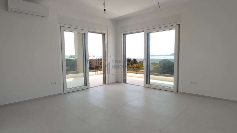 Vodice, novi stan sa pogledom na more i dva parkirna mjesta