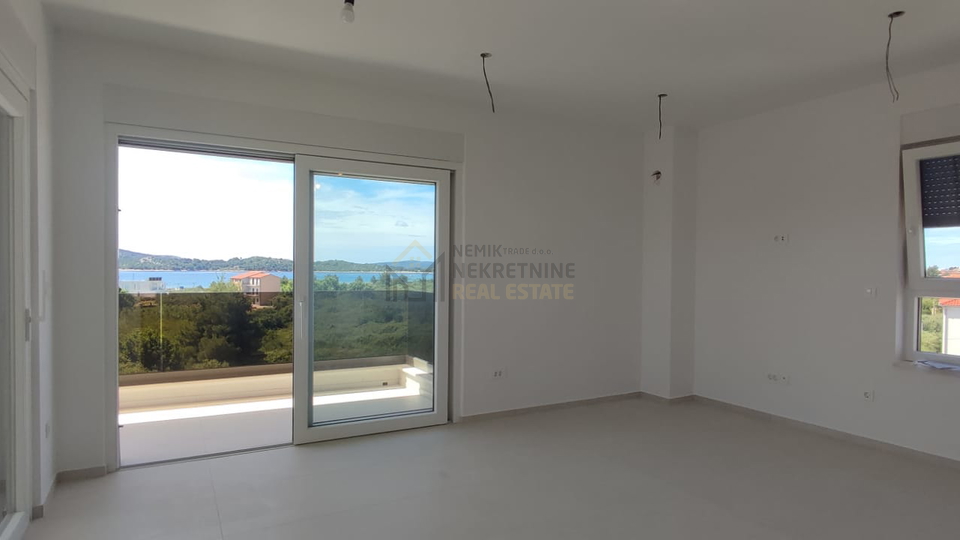 Vodice, novi stan sa pogledom na more i dva parkirna mjesta