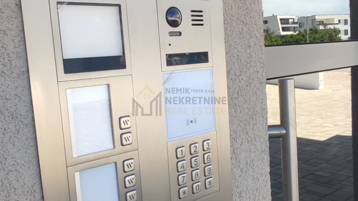 VODICE, NOVOGRADNJA, STAN SA 2 SPAVAĆE SOBE BLIZU MORA
