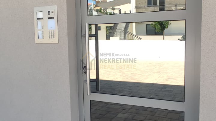VODICE, NOVOGRADNJA, STAN SA 2 SPAVAĆE SOBE BLIZU MORA