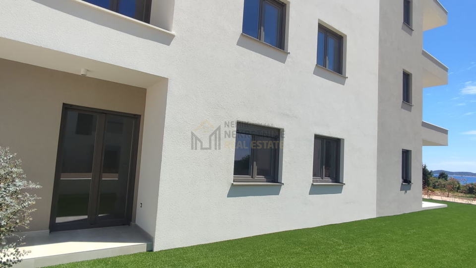VODICE, NOVOGRADNJA, STAN SA 2 SPAVAĆE SOBE BLIZU MORA