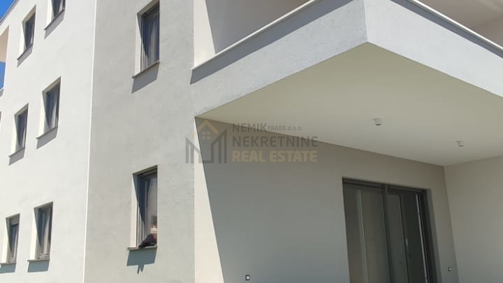 VODICE, NOVOGRADNJA, STAN SA 2 SPAVAĆE SOBE BLIZU MORA