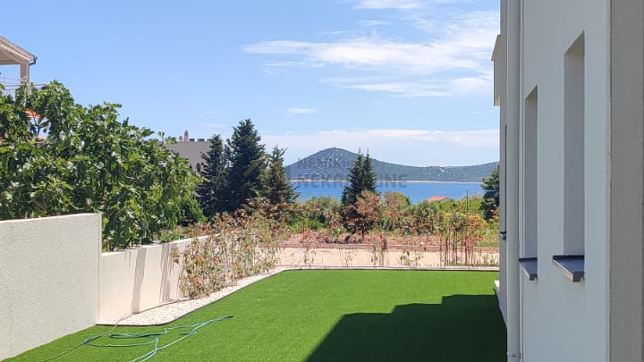 VODICE, NOVOGRADNJA, STAN SA 2 SPAVAĆE SOBE BLIZU MORA