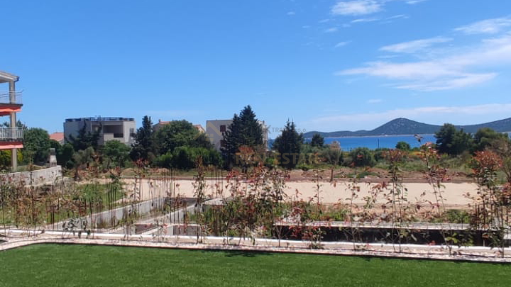 VODICE, NOVOGRADNJA, STAN SA 2 SPAVAĆE SOBE BLIZU MORA
