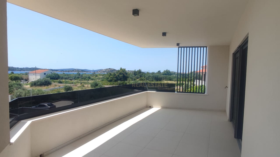 VODICE, NOVI OBJEKT! STAN BLIZU MORA