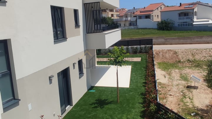 VODICE, NOVI OBJEKT! STAN BLIZU MORA