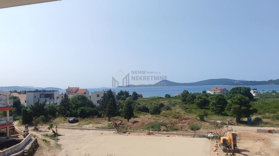 VODICE, STAN NA 1. KATU SA POGLEDOM NA MORE