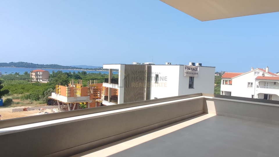 VODICE, STAN NA 1. KATU SA POGLEDOM NA MORE
