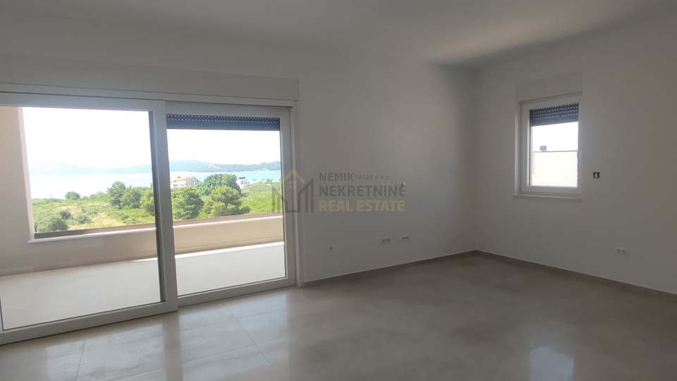 VODICE, STAN NA 1. KATU SA POGLEDOM NA MORE