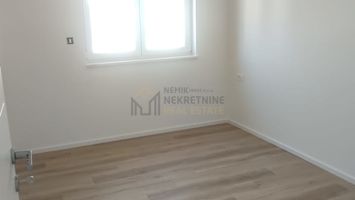 VODICE, STAN NA 1. KATU SA POGLEDOM NA MORE