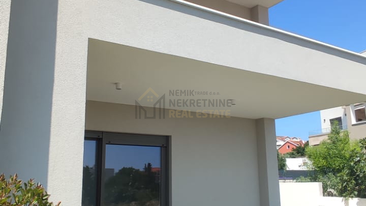 VODICE, STAN U PRIZEMLJU, POGLED MORE