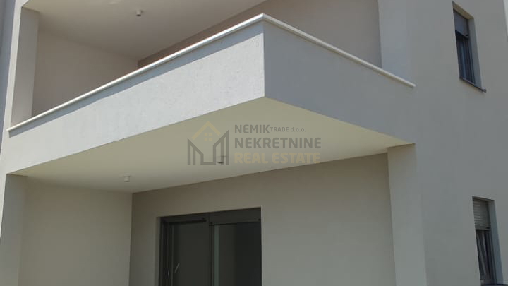VODICE, STAN U PRIZEMLJU, POGLED MORE