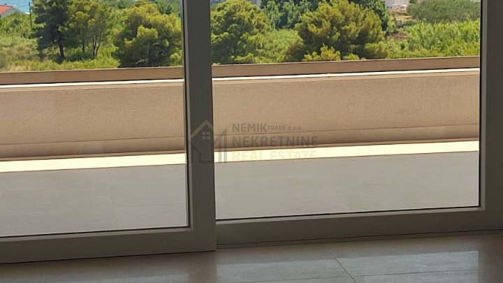 VODICE, TROSOBAN STAN NA 2. KATU SA POGLEDOM NA MORE