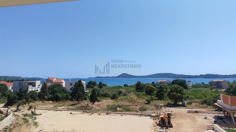 VODICE, TROSOBAN STAN NA 2. KATU SA POGLEDOM NA MORE