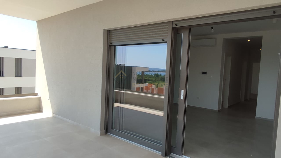 VODICE, TROSOBAN STAN NA 2. KATU SA POGLEDOM NA MORE