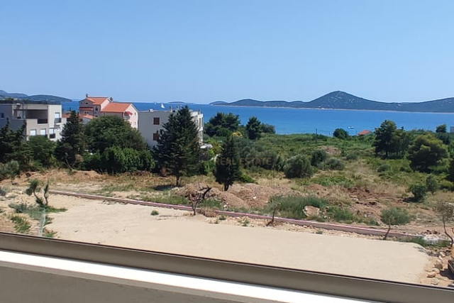 VODICE, TROSOBAN STAN NA 2. KATU SA POGLEDOM NA MORE