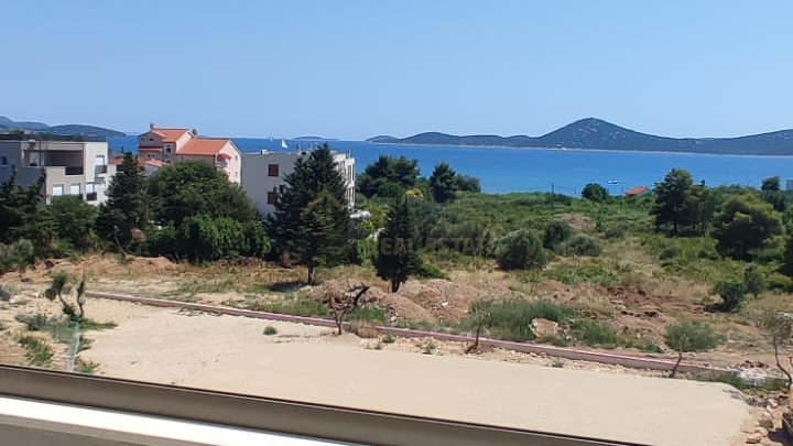 VODICE, TROSOBAN STAN NA 2. KATU SA POGLEDOM NA MORE