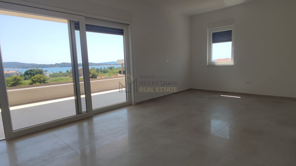 VODICE, TROSOBAN STAN NA 2. KATU SA POGLEDOM NA MORE