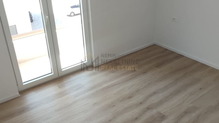 VODICE, TROSOBAN STAN NA 2. KATU SA POGLEDOM NA MORE