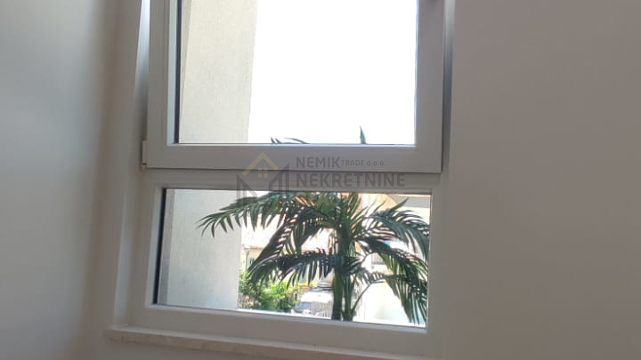 VODICE, TROSOBAN STAN NA 2. KATU SA POGLEDOM NA MORE