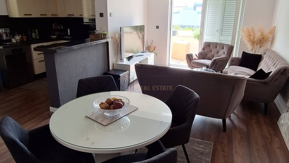 VODICE&comma; NOVO U NA&Scaron;OJ PONUDI&excl; STAN U PRIZEMLJU SA OTVORENIM POGLEDOM PREMA MORU