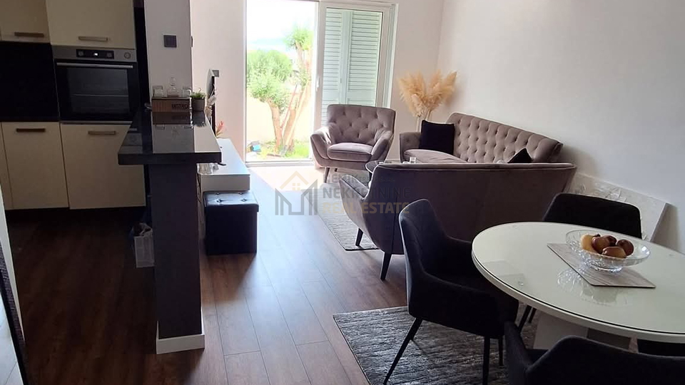 VODICE&comma; NOVO U NA&Scaron;OJ PONUDI&excl; STAN U PRIZEMLJU SA OTVORENIM POGLEDOM PREMA MORU