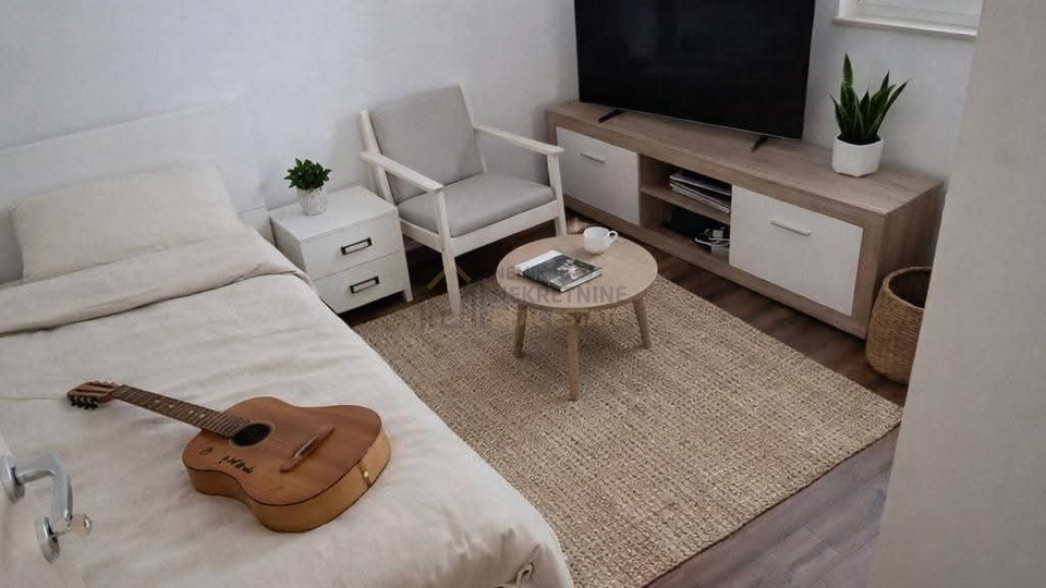 VODICE&comma; NOVO U NA&Scaron;OJ PONUDI&excl; STAN U PRIZEMLJU SA OTVORENIM POGLEDOM PREMA MORU