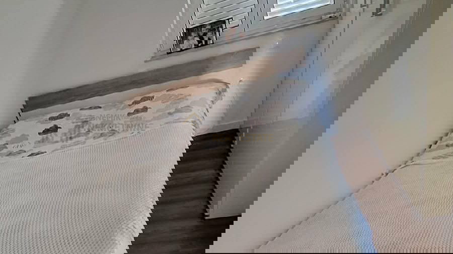 VODICE&comma; NOVO U NA&Scaron;OJ PONUDI&excl; STAN U PRIZEMLJU SA OTVORENIM POGLEDOM PREMA MORU