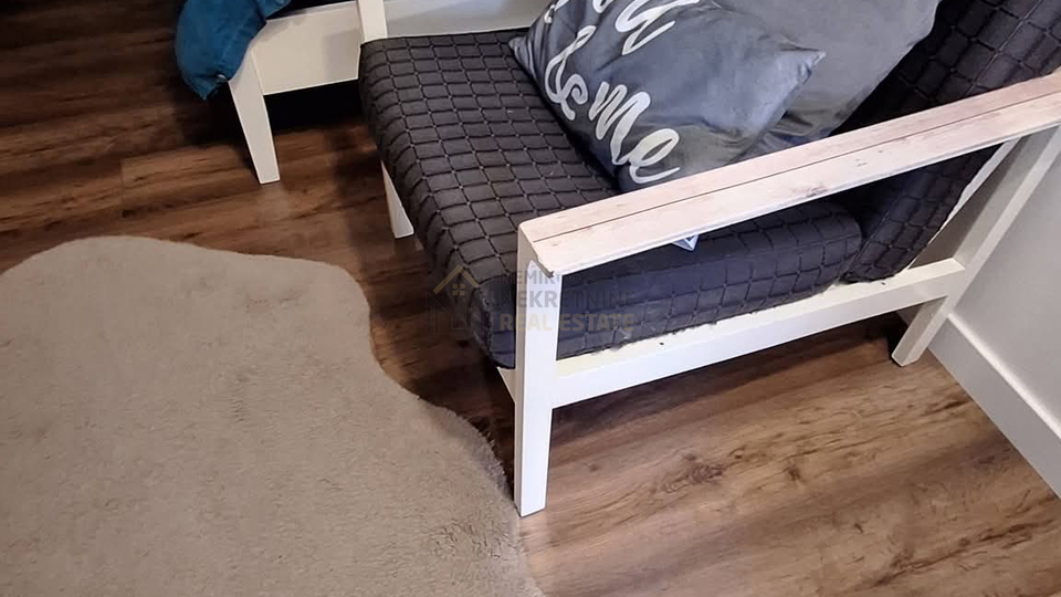 VODICE&comma; NOVO U NA&Scaron;OJ PONUDI&excl; STAN U PRIZEMLJU SA OTVORENIM POGLEDOM PREMA MORU