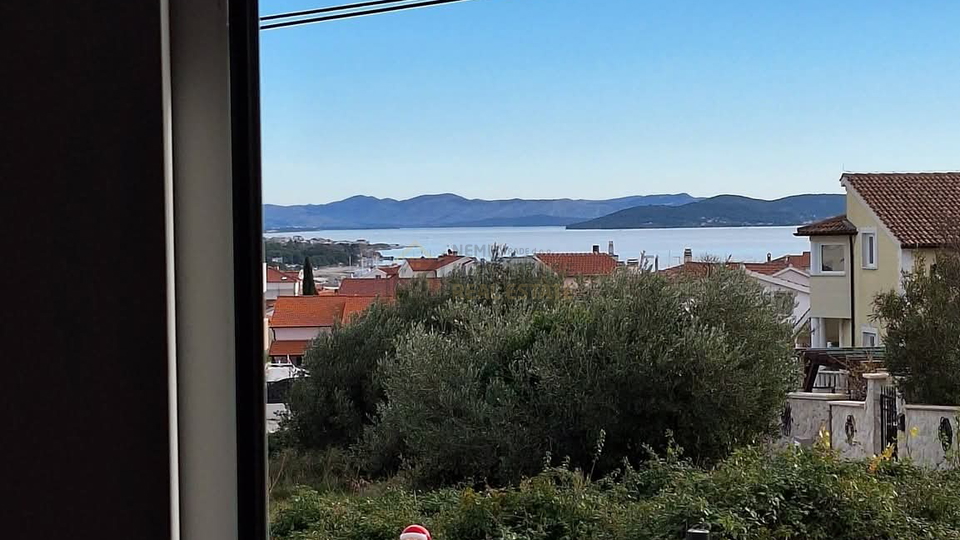 VODICE&comma; NOVO U NA&Scaron;OJ PONUDI&excl; STAN U PRIZEMLJU SA OTVORENIM POGLEDOM PREMA MORU