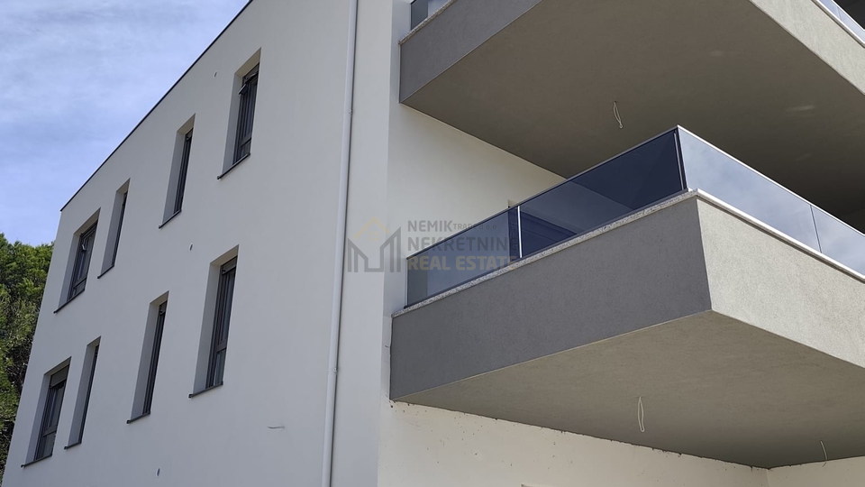 SRIMA-VODICE&comma; NOVOGRADNJA &comma; TROSOBAN STAN SA DVA PARKINGA