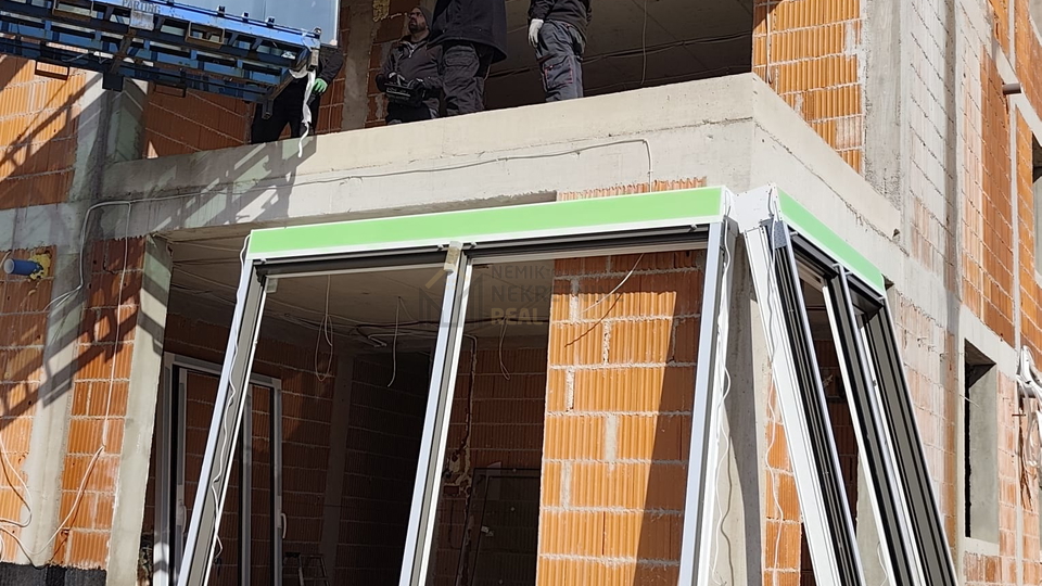 SRIMA-VODICE&comma; NOVOGRADNJA U BLIZINI MORA