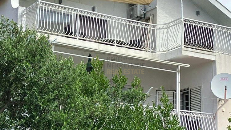 VODICE&comma; &Scaron;ARMANTAN TROSOBAN STAN SPECIFI&Ccaron;NOG URE&Dstrok;ENJA