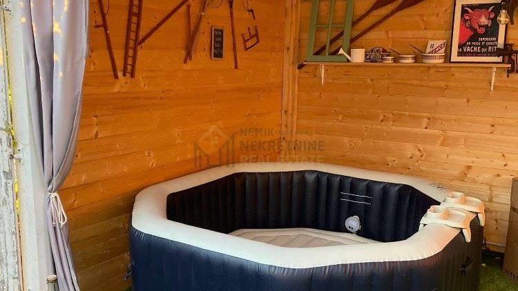 VODICE&comma; &Scaron;ARMANTAN TROSOBAN STAN SPECIFI&Ccaron;NOG URE&Dstrok;ENJA