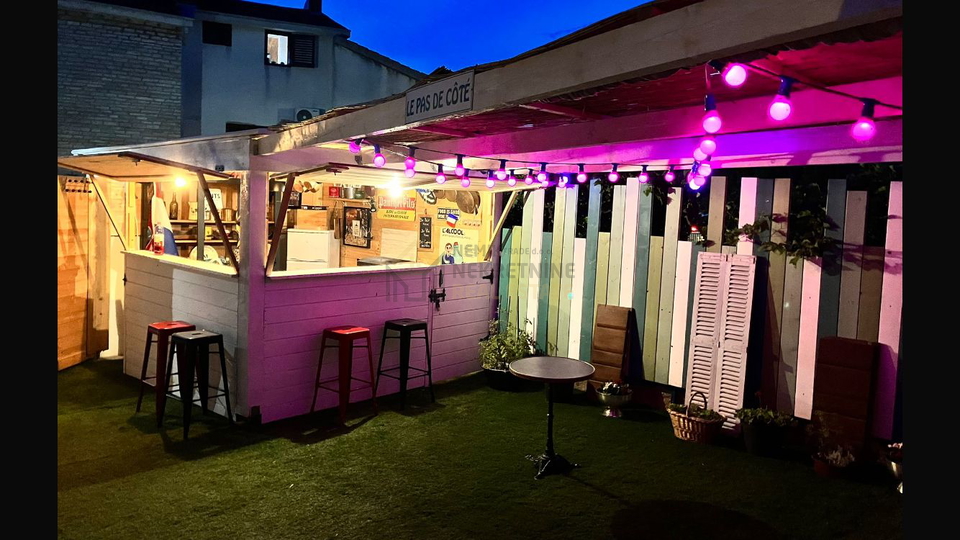 VODICE&comma; &Scaron;ARMANTAN TROSOBAN STAN SPECIFI&Ccaron;NOG URE&Dstrok;ENJA