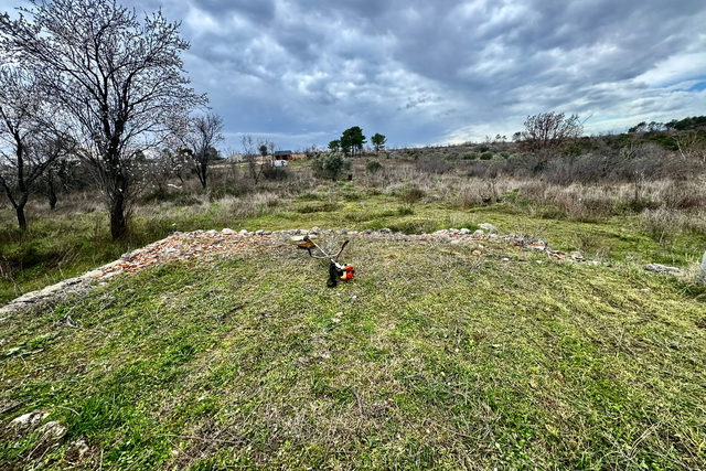 VODICE, ATRAKTIVNO POLJOPRIVREDNO ZEMLJIŠTE