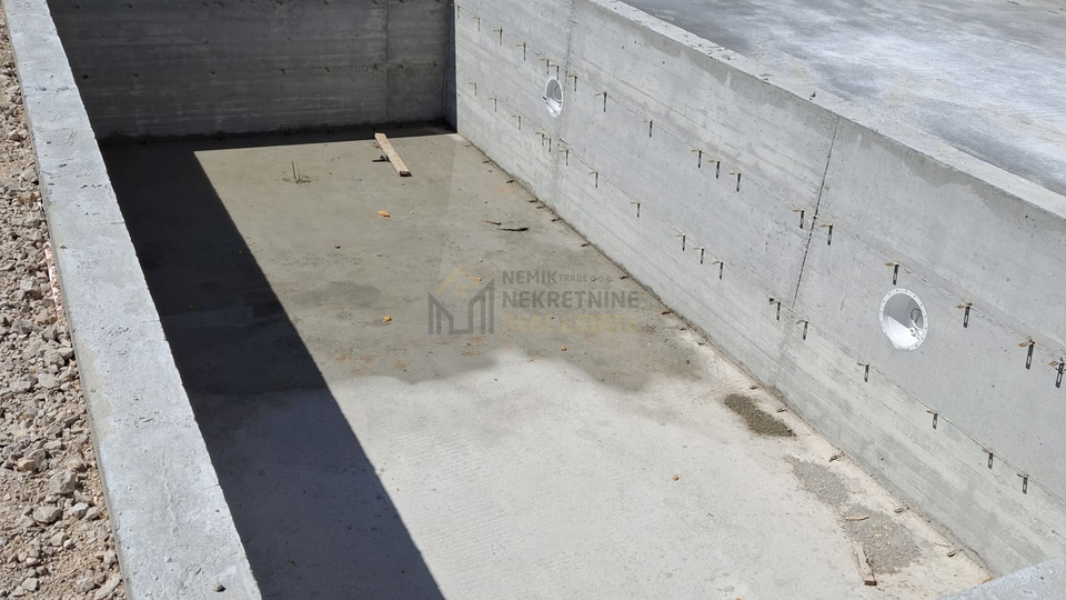 VODICE&comma; KU&Cacute;A SA  VLASTITIM BAZENOM
