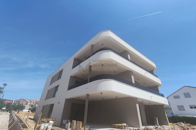 VODICE, STAN U PRIZEMLJU 50 M OD MORA, NOVOGRADNJA