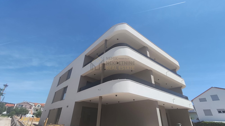 VODICE&comma; STAN U PRIZEMLJU 50 M OD MORA&comma; NOVOGRADNJA
