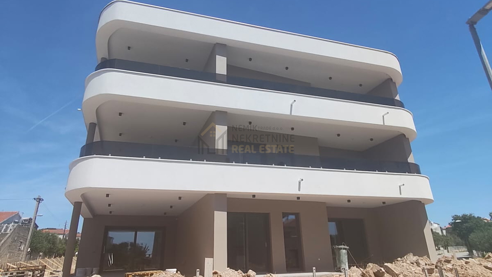 VODICE&comma; STAN U PRIZEMLJU 50 M OD MORA&comma; NOVOGRADNJA