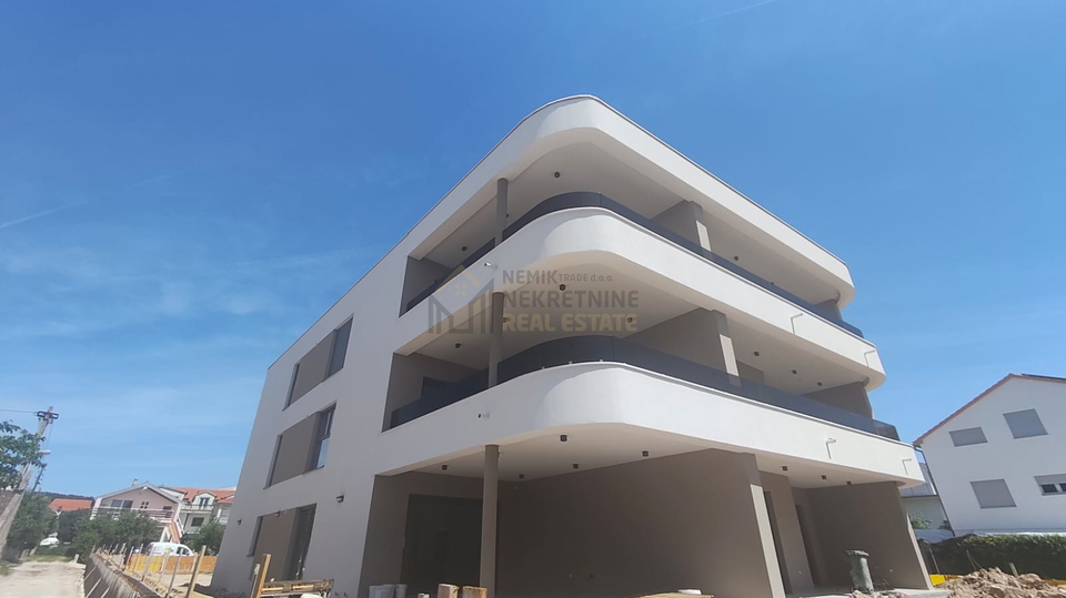 VODICE&comma; STAN U PRIZEMLJU 50 M OD MORA&comma; NOVOGRADNJA