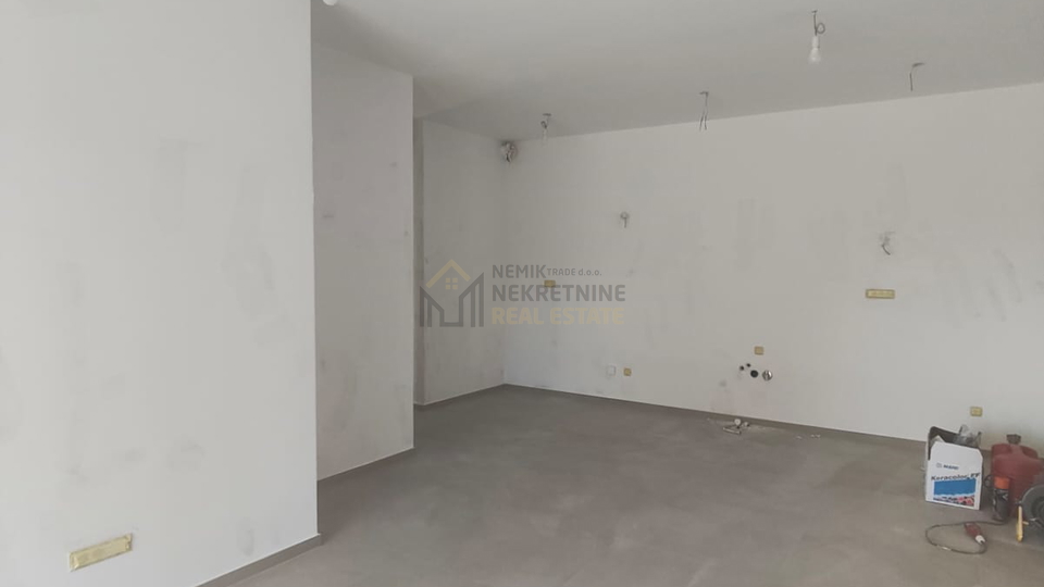 VODICE&comma; STAN U PRIZEMLJU 50 M OD MORA&comma; NOVOGRADNJA