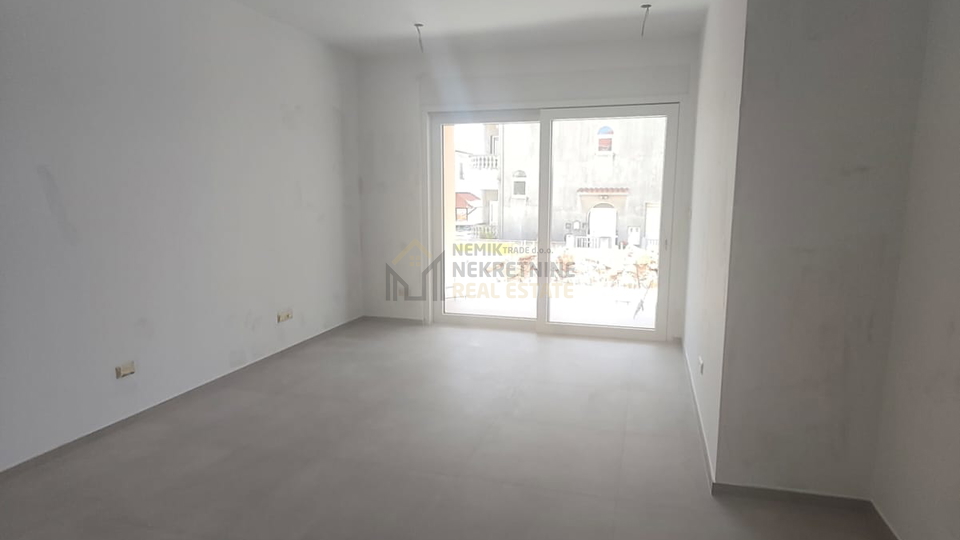 VODICE&comma; STAN U PRIZEMLJU 50 M OD MORA&comma; NOVOGRADNJA
