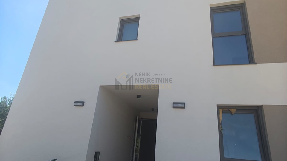 VODICE&comma; STAN U PRIZEMLJU 50 M OD MORA&comma; NOVOGRADNJA