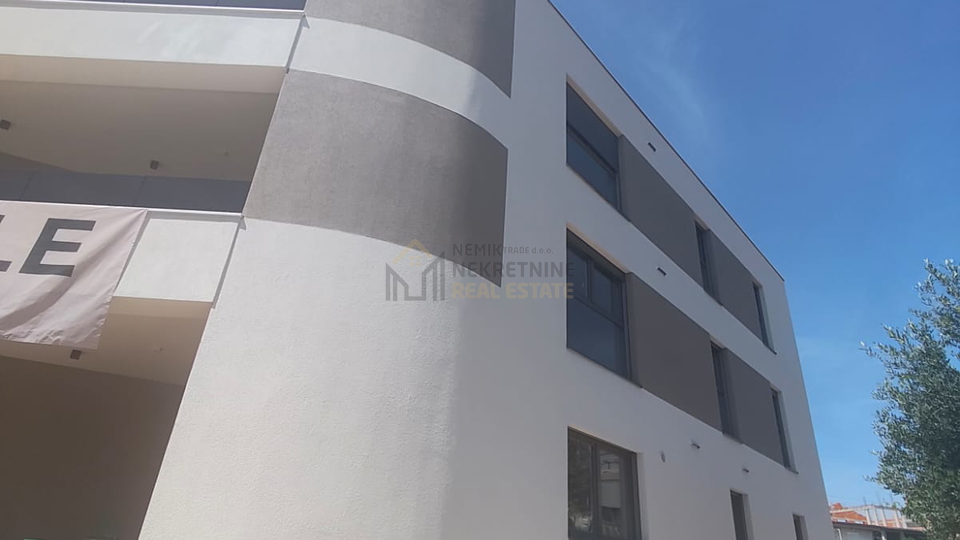 VODICE&comma; STAN U PRIZEMLJU 50 M OD MORA&comma; NOVOGRADNJA