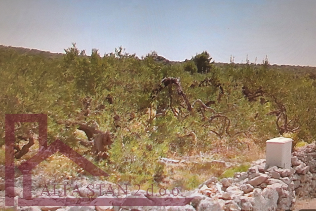 Atraktivno građevinsko zemljište u Primoštenu