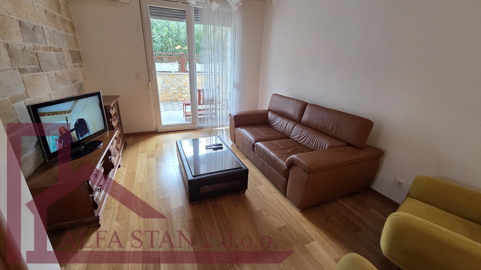 Dvosoban stan za najam &ndash; Podstrana&comma; Stro&zcaron;anac &lpar;100 m od pla&zcaron;e&rpar;