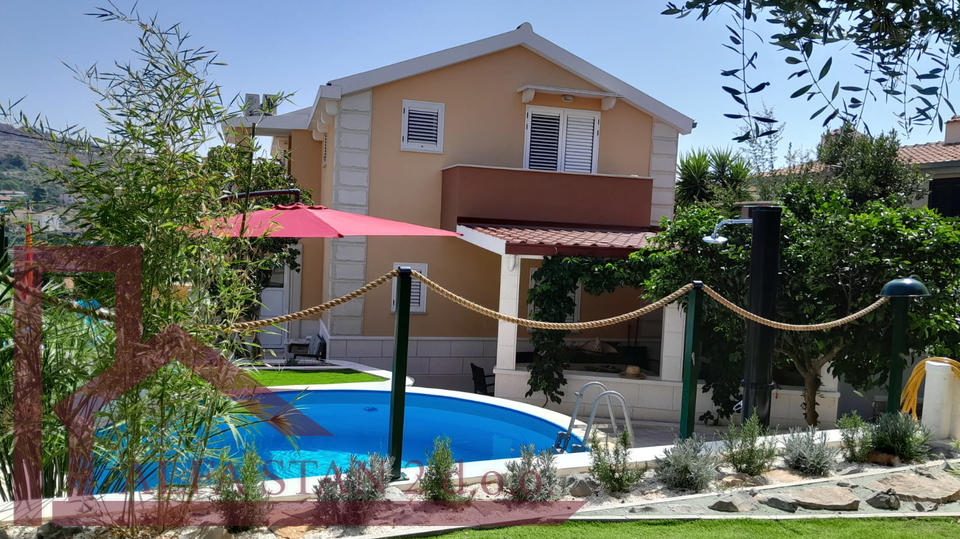 House&comma; 162 m2&comma; For Sale&comma; Okrug - Okrug Gornji